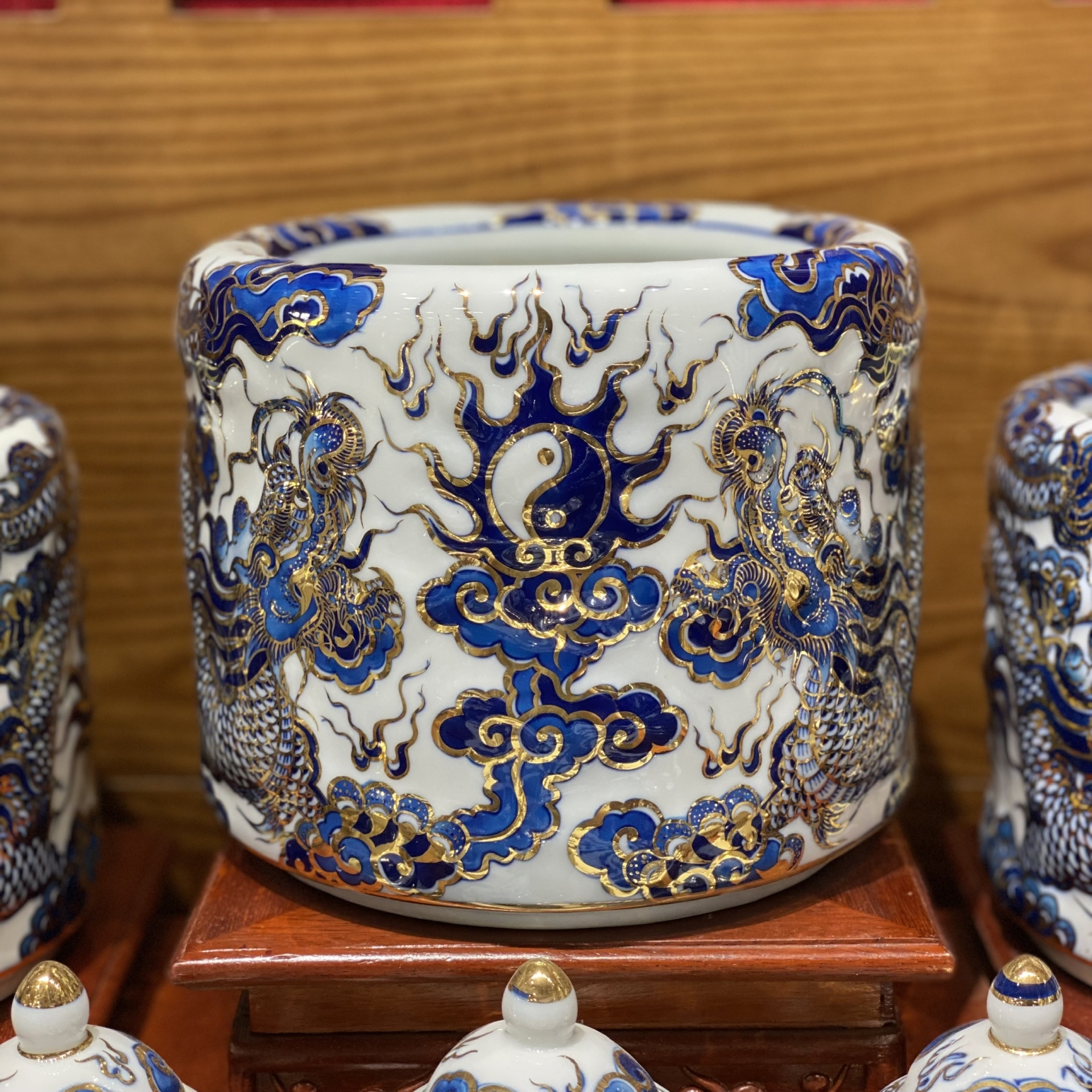 Bộ Ban Thờ VK Nổi Ngũ Long, sự kh&aacute;c biệt ở B&aacute;t Hương