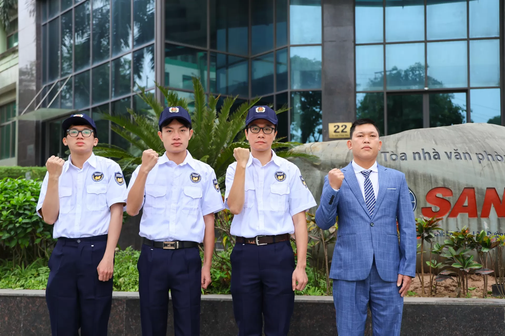 Dịch vụ bảo vệ khu d&acirc;n cư Sao Khu&ecirc;