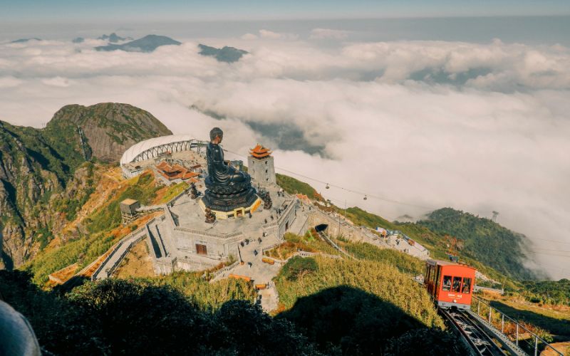 La statue de Bouddha en bronze