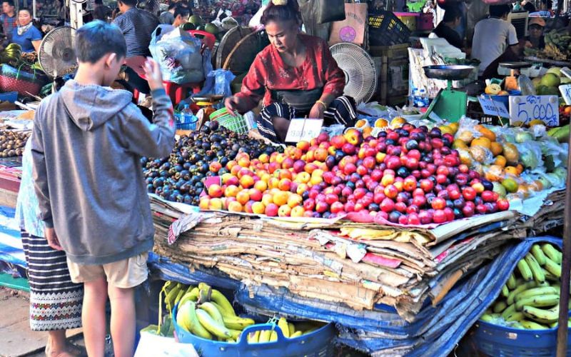 march&eacute;-vientiane