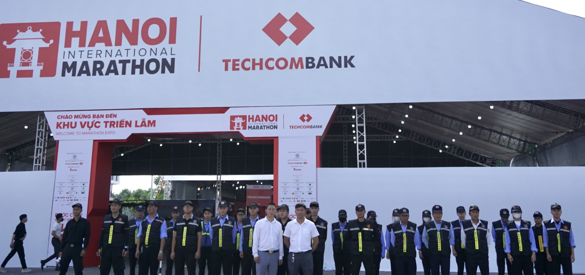 Sao Khu&ecirc; Security bảo vệ Giải chạy Techcombank International Marathon